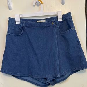 Copper Key Blue Jean High wasted Shorts Size: L